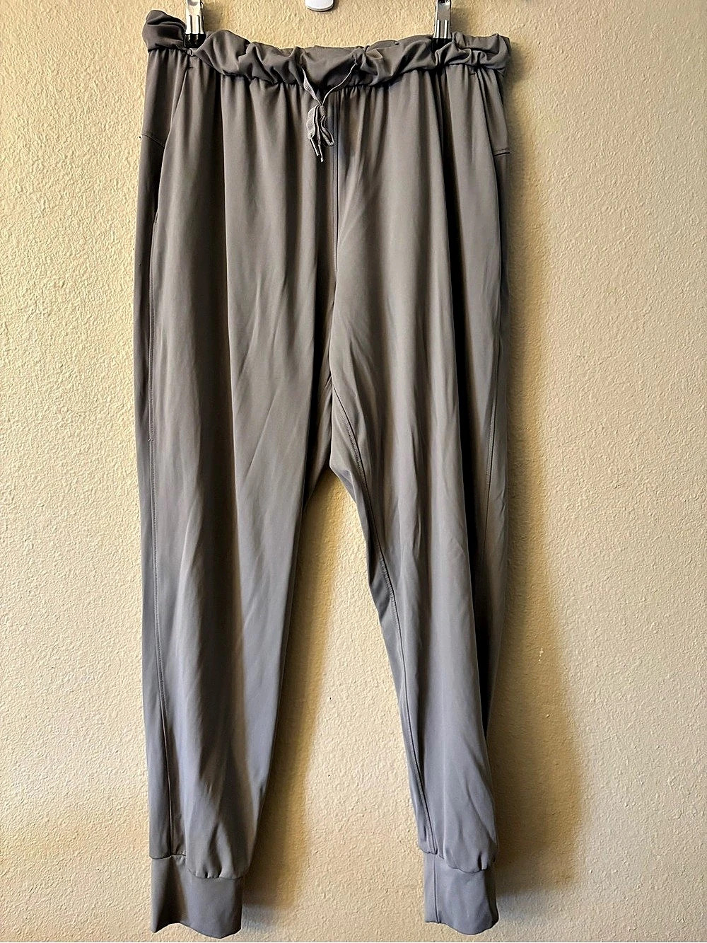 Gray Jogger Pants Large Drawstring Elastic Waist Tapered Leg Lightweight